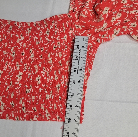 O'Neill Lorna Short Sleeve Floral Smocked Crop Top Size Medium - Picture 11 of 12